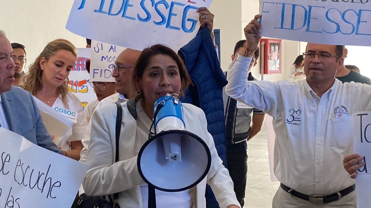 Multan a gobernadora y a diputados por no acatar la suspensión de extinción del Fidesseg