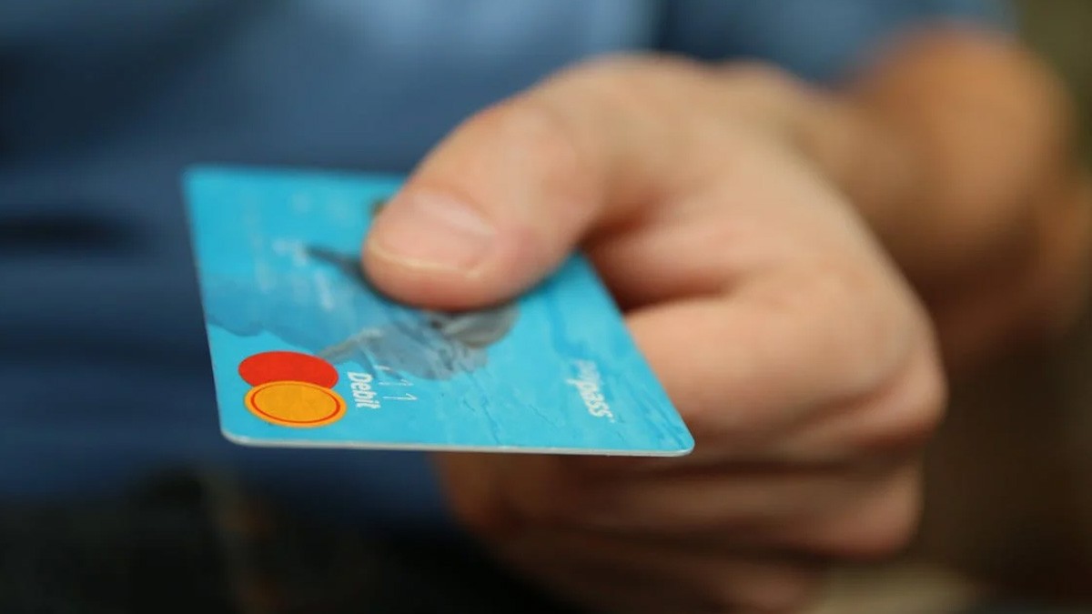 ¿Hay un límite para el dinero que podemos tener en la tarjeta de débito? SAT responde
