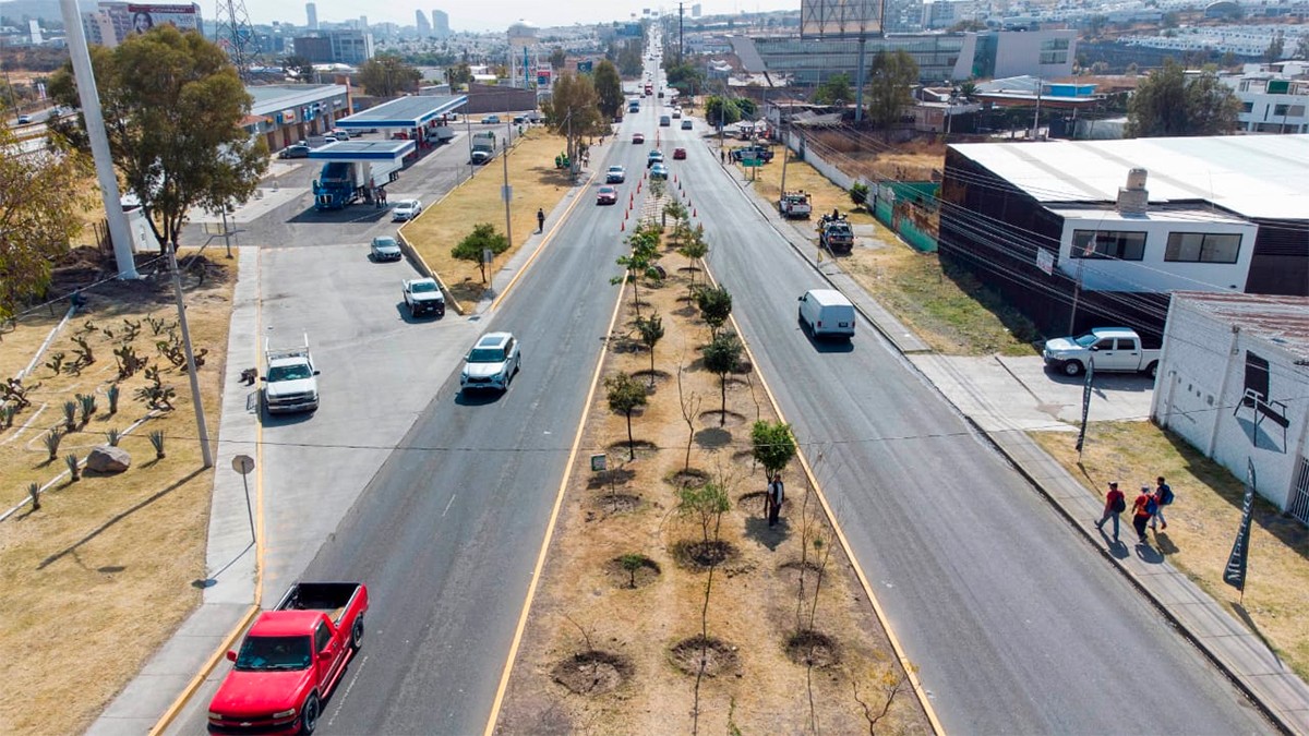 Municipio refuerza operativo 'León Más Limpio' en el acceso León-Lagos de Moreno