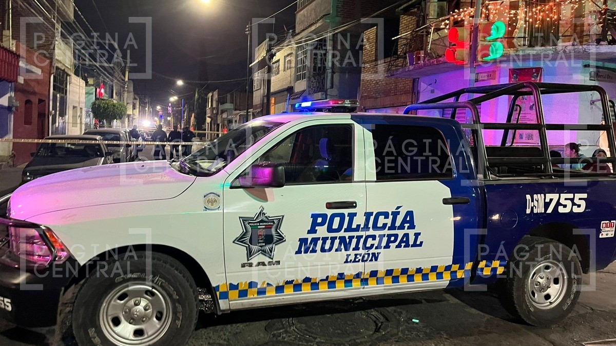 ¡En pleno Centro! Atacan a balazos a un joven en la calle Juárez