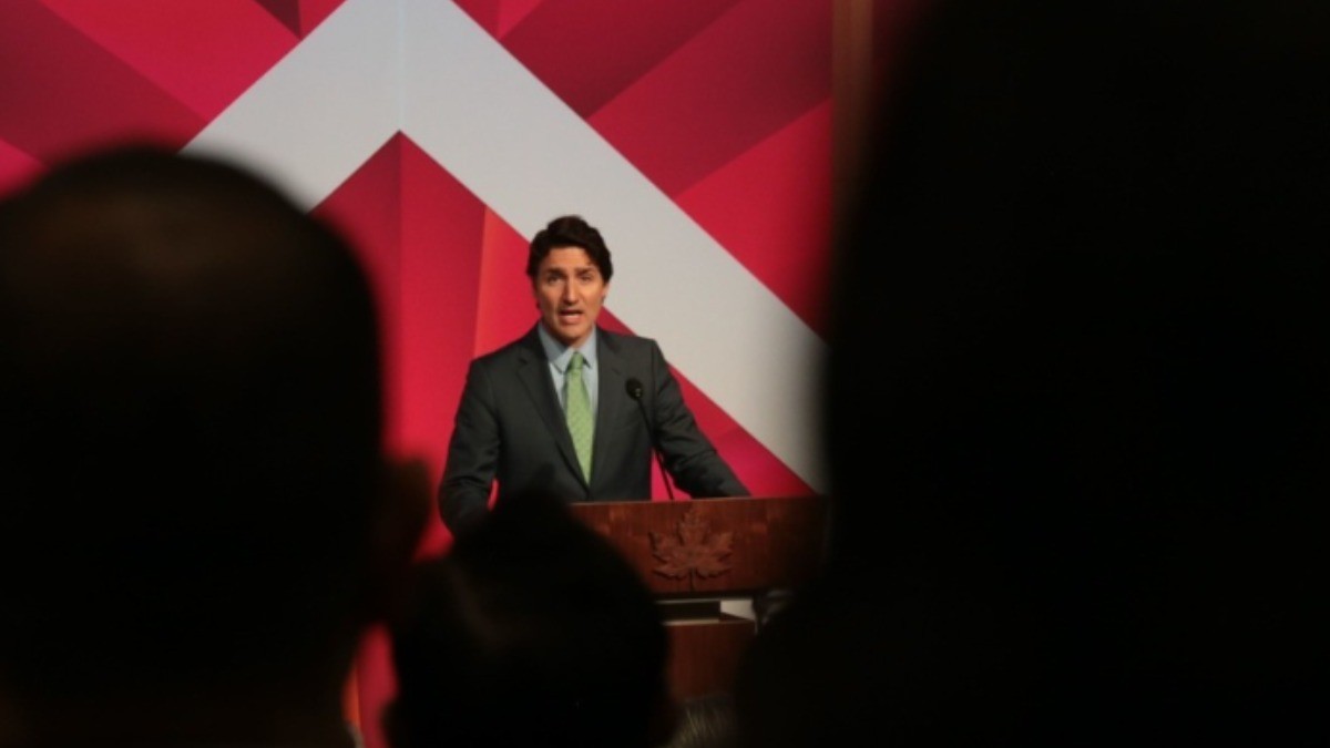 Anuncia Trudeau renuncia; inicia carrera por sucesión