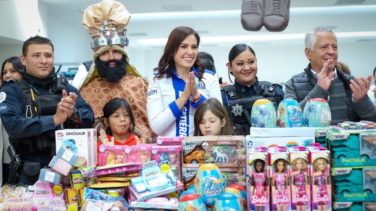 Reyes Magos hacen felices a miles de niños de León, entregan juguetes en varias colonias