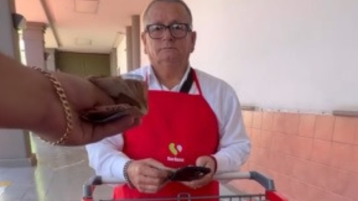 ¡OJO con billetes G5! Hombre da propina a ‘cerillito’ con billete falso por esta razón