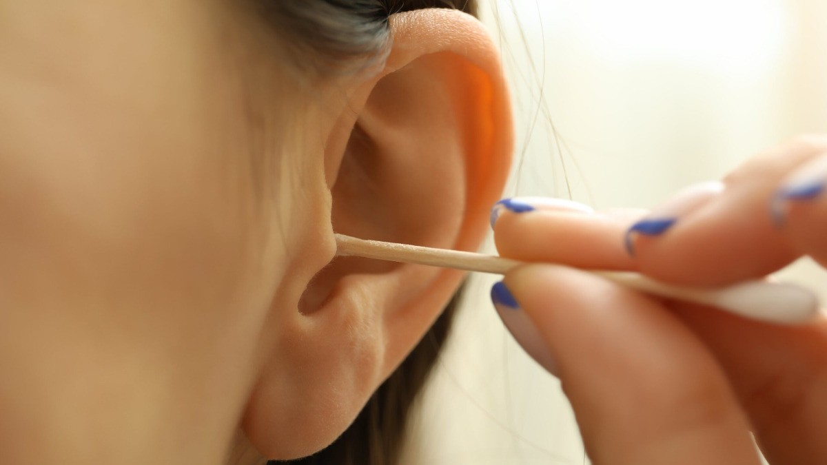 ¿Aún usas cotonetes? Conoce una manera más segura de limpiar tu oídos, según Harvard