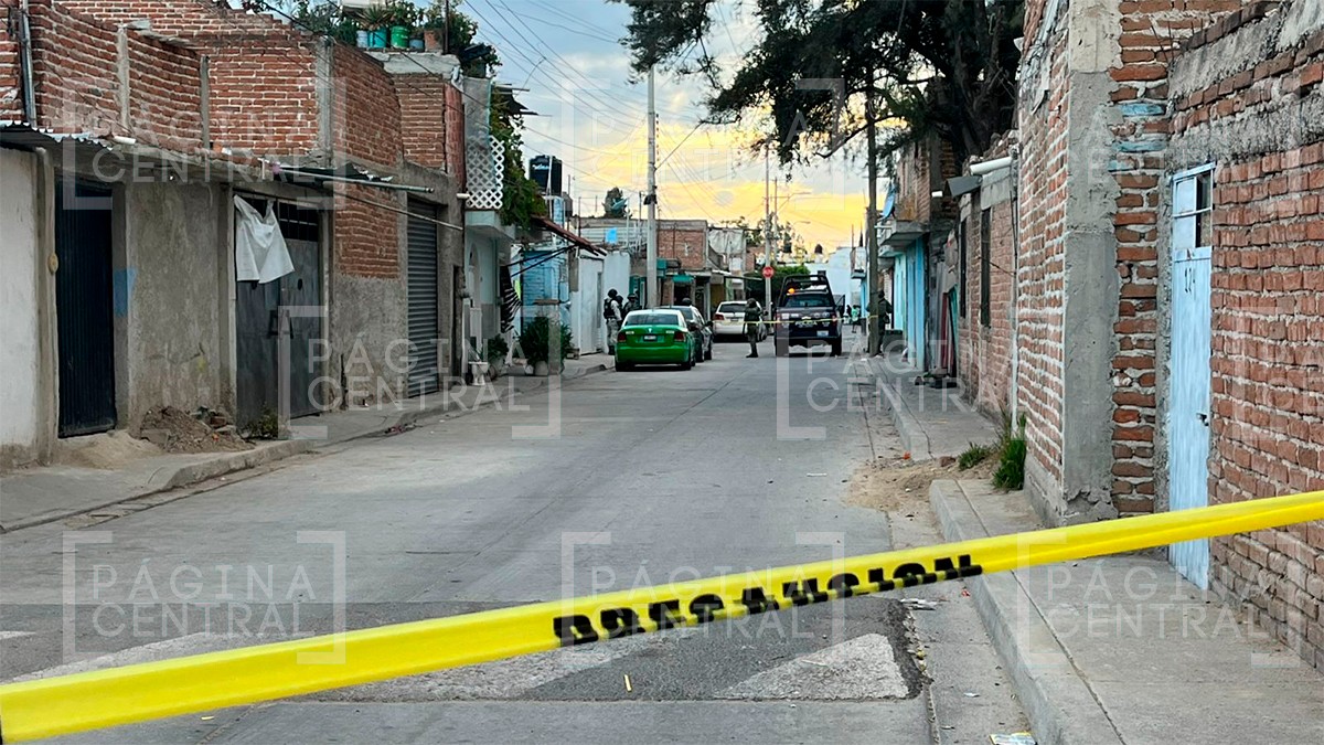 Motosicarios disparan contra un joven en la colonia Bosques