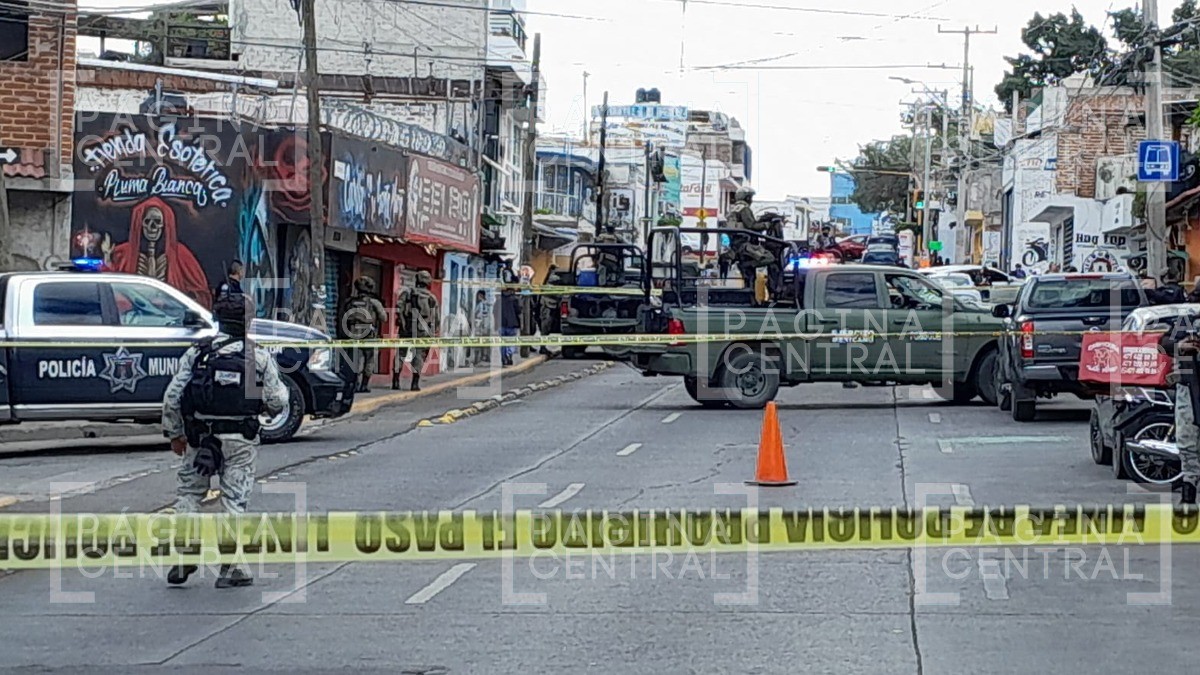 Estaba afuera de su casa en la colonia Piletas II y llegan a balearlo, va grave al hospital