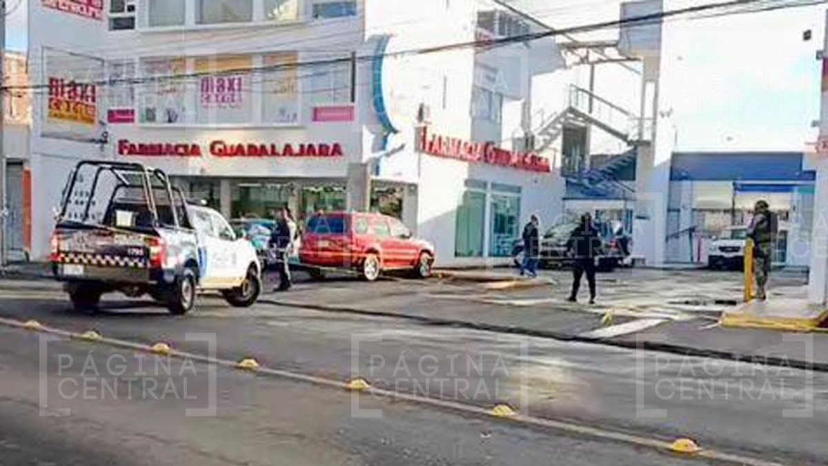 Hombres en moto disparan contra las fachadas de tres negocios y se dan a la fuga