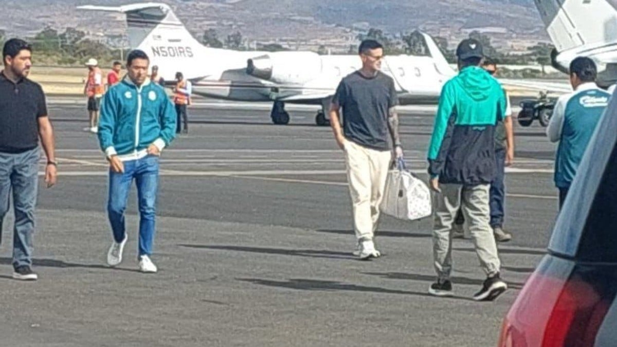 ¡Ya llegó! James Rodríguez acaba de aterrizar en León