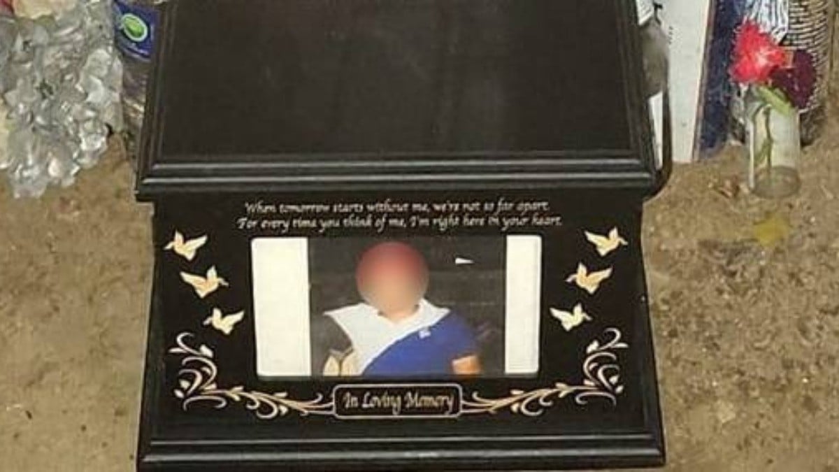 Abuelito olvida en un autobús las cenizas de su nieto muerto en EU y así las recuperó