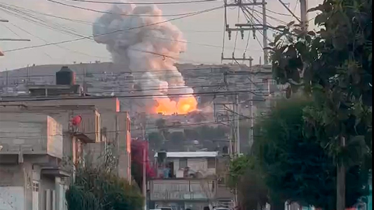 VIDEO Explosión en casa donde fabricaban cohetes deja al menos 6 lesionados