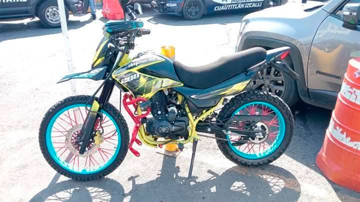 Le roban su moto y un día después intentan vendérsela; detienen a tres implicados