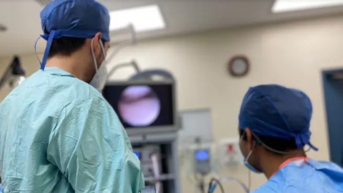 Rara enfermedad causa que una joven ¡sude sangre!