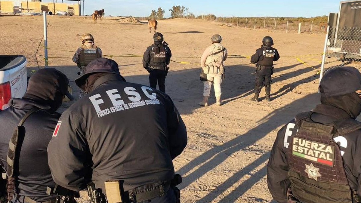 Raptan a expolicía estatal junto a su esposa y su hijo de 4 años, y asesinan a la mujer