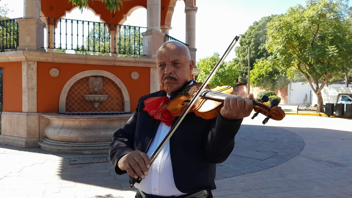 Mariachis celebran su día con pasión y agradeciendo las gratificaciones de su profesión