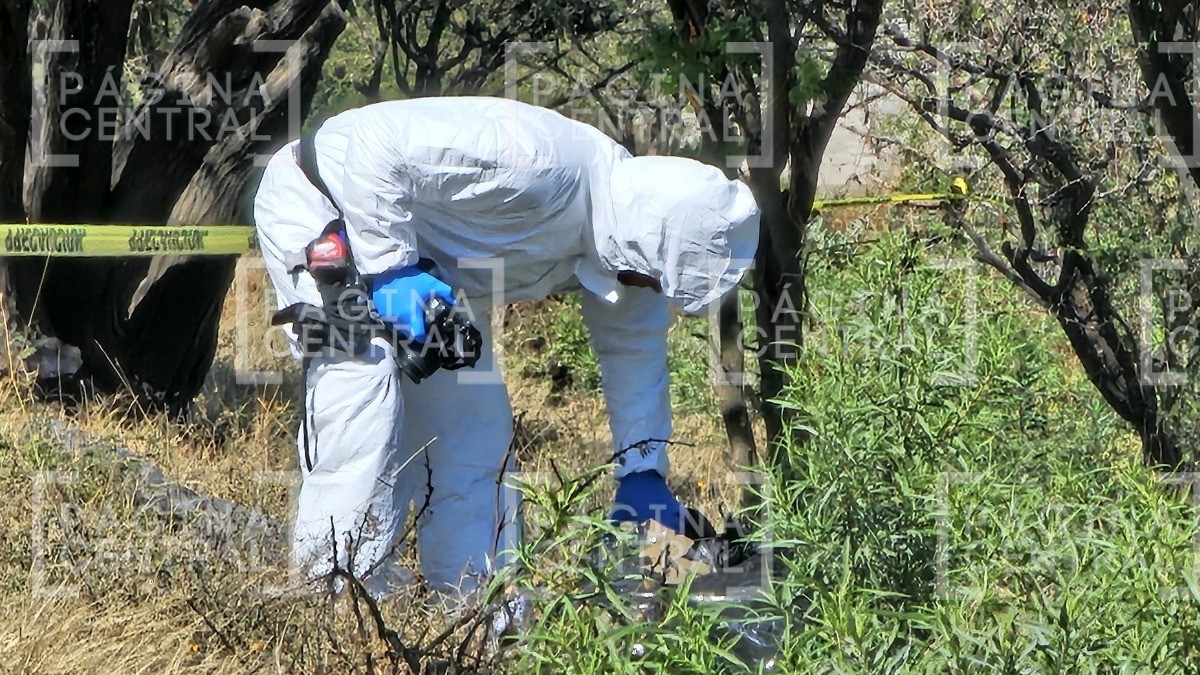 ¡De terror! Vecinos iban caminando por la presa y encontraron un cuerpo embolsado