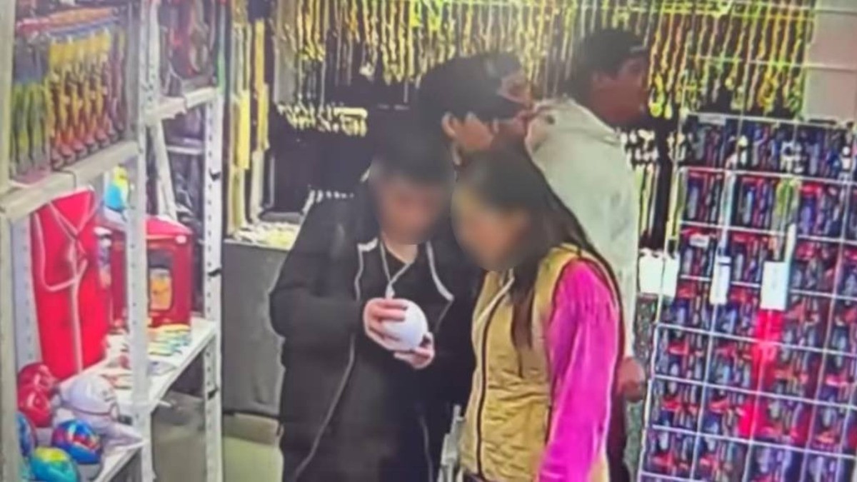 VIDEO Captan a pareja al momento de cometer un robo al parecer en la Feria de León