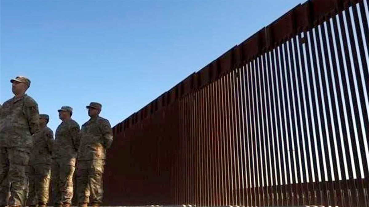 Trump firma decreto para cerrar la frontera a inmigrantes y despliega mil 500 militares