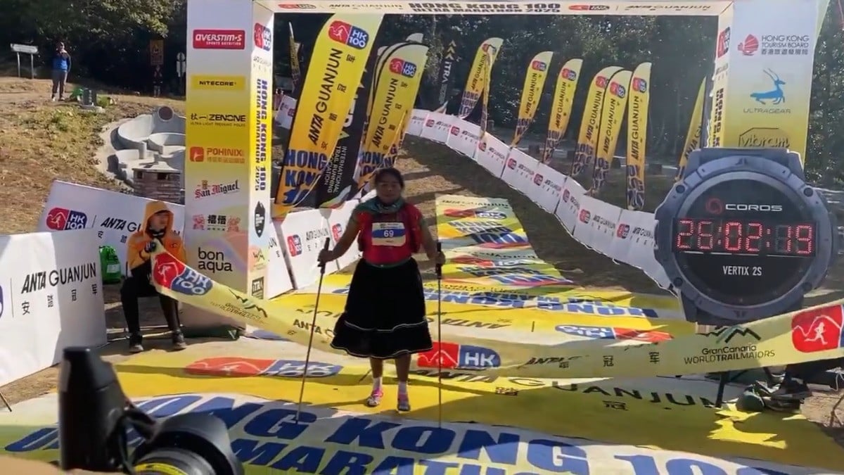VIDEO Herida y con muletas, indígena mexicana completa maratón en Hong Kong y se hace viral