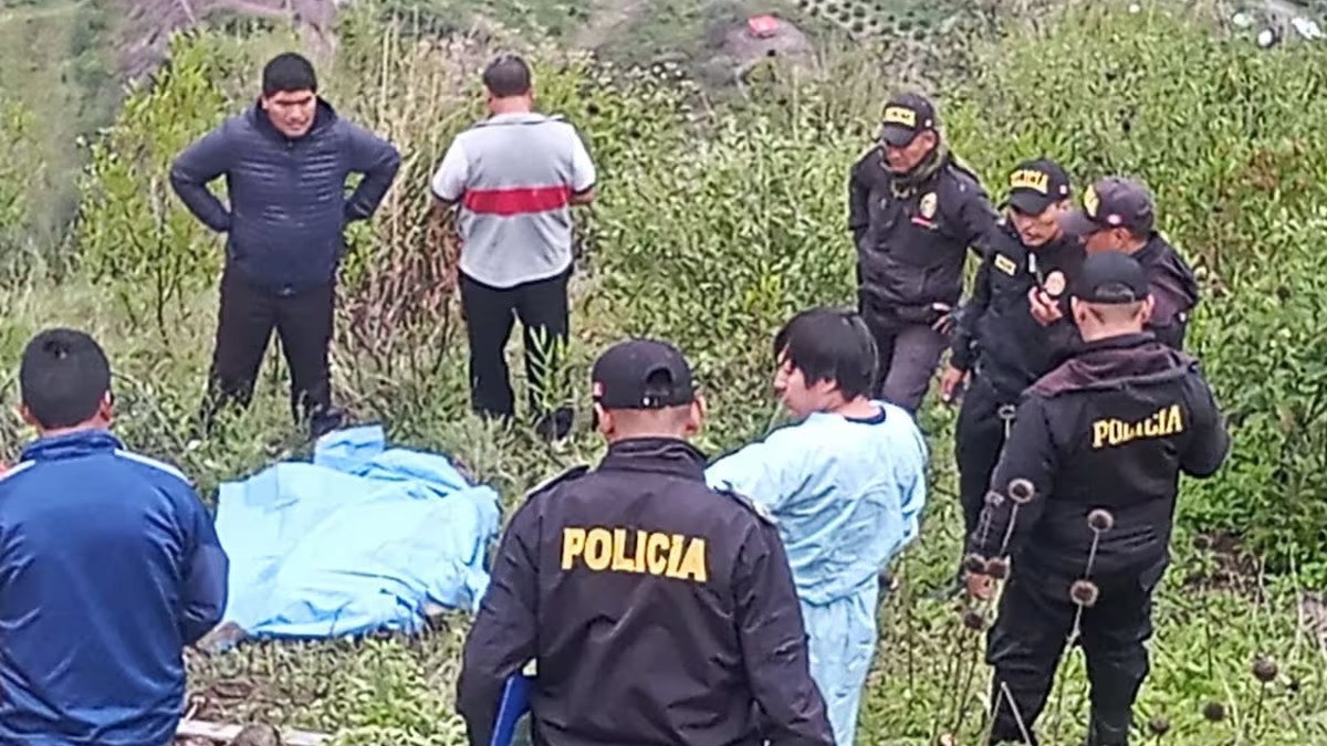 Médico muere al caer ambulancia a un abismo, había llevado a mujer en labor de parto