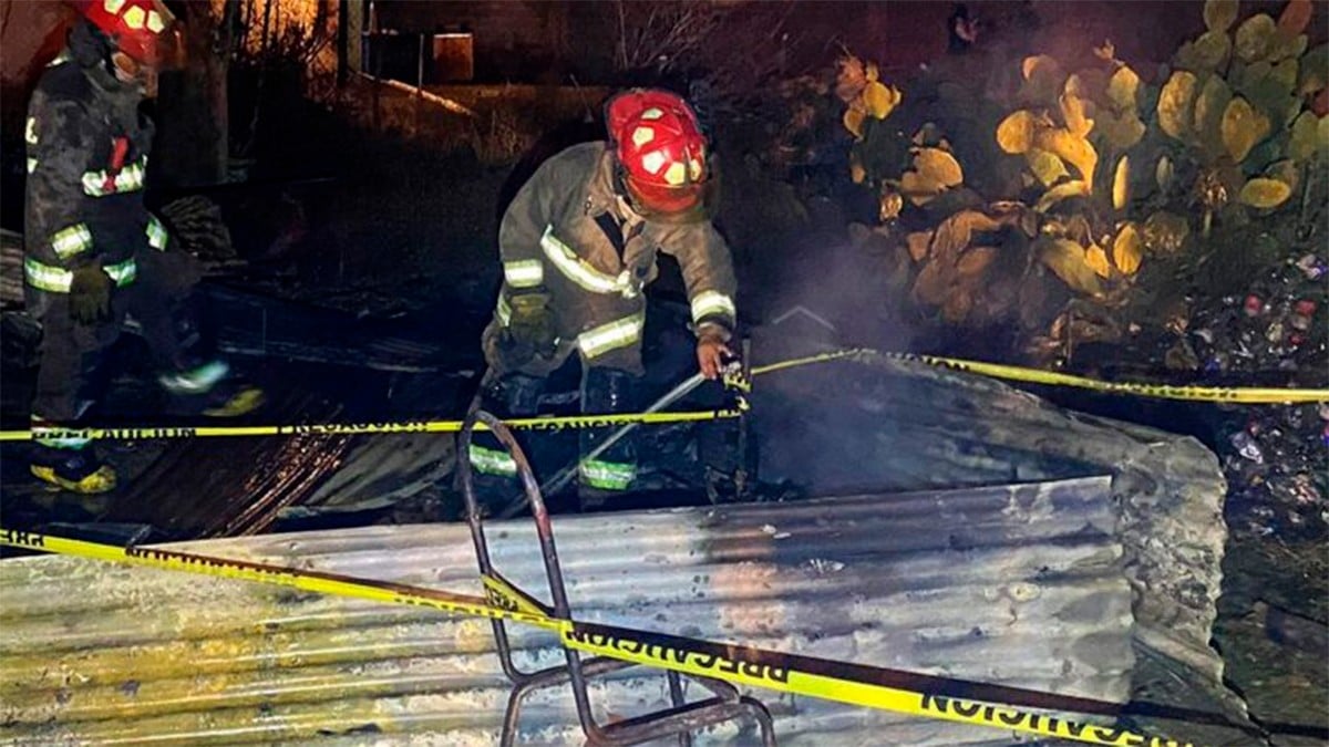 Amigos se emborrachan y prenden el calentador, pero provoca incendio y uno muere