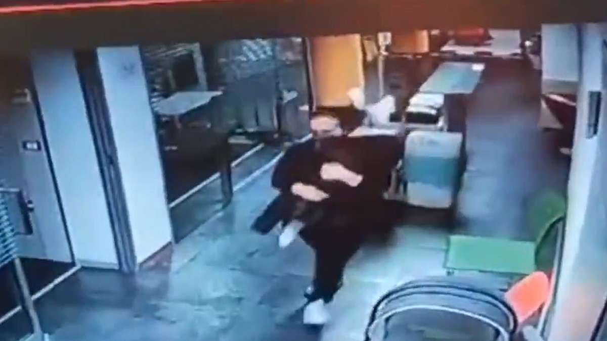 VIDEO Mujer finge embarazo por nueve meses y se roba a una recién nacida del hospital