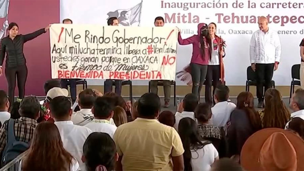 VIDEO María Elena Ríos alza la voz en evento de Sheinbaum contra el gobernador de Oaxaca