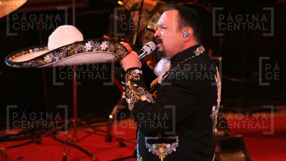 ¡Puro sentimiento! Pepe Aguilar se entrega a sus fans en su regreso al Palenque de León