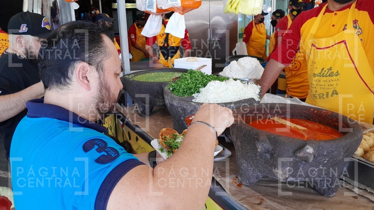 ¿Cuántos litros de salsa preparan para las gorditas tarascas de la Feria? Te sorprenderás