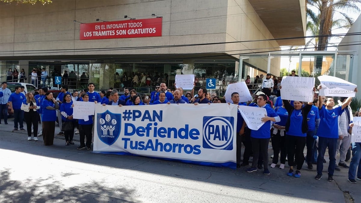 Panistas se manifiestan en León contra la Ley del Infonavit