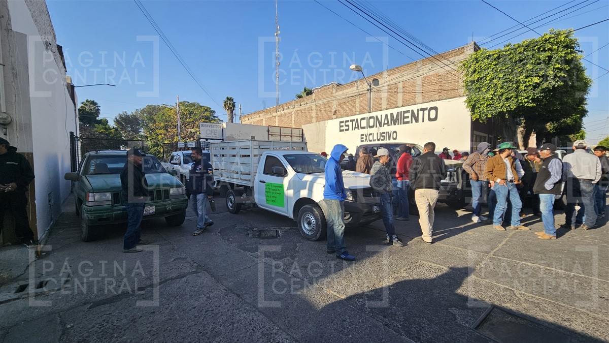 Agricultores toman sede de la CFE en León; denuncian cortes arbitrarios e incrementos