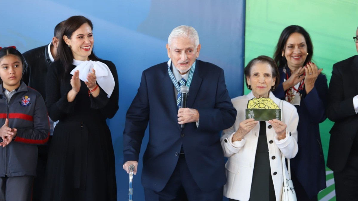 ¡Orgullo leonés! Reconocen a don Pedro Medina con el distintivo 'Soy de León'