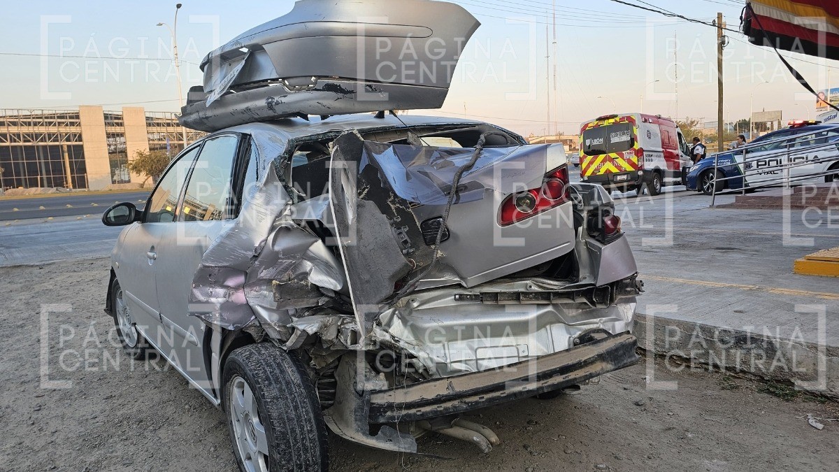 ¡Todo por un auto descompuesto! Aparatoso choque en puente del Morelos deja 7 lesionados