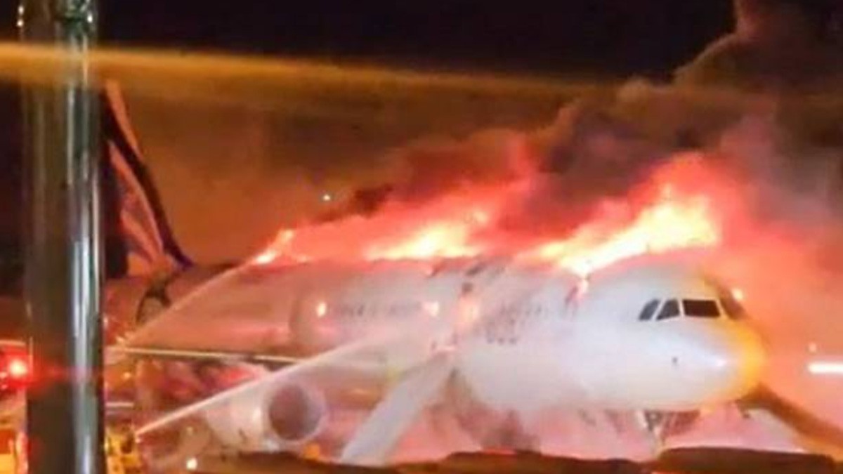 VIDEO Avión con 176 personas a bordo se incendia en pleno aeropuerto