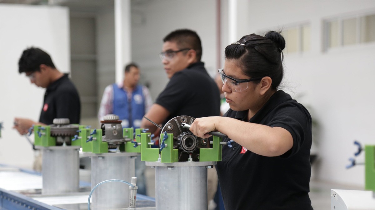 México se alista para recibir a paisanos: CCE ofrece 35 mil empleos para deportados