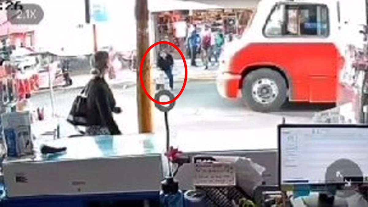 VIDEO Captan momento en que camión atropella a un niño de dos años