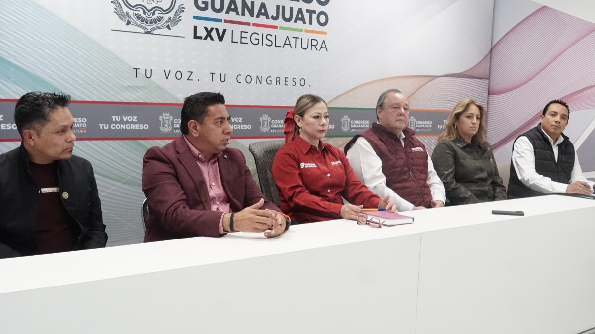 Morena critica falta de imparcialidad y vínculos con Zamarripa de aspirantes a la fiscalía