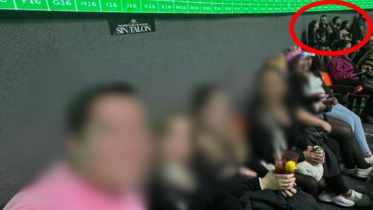 “Le cayeron encima” Se quejan asistentes al Palenque de ‘colados’ ebrios en los pasillos