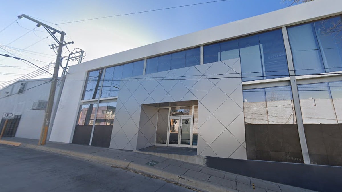 Joven lleva arma de fuego a la secundaria, dispara y un compañero termina herido