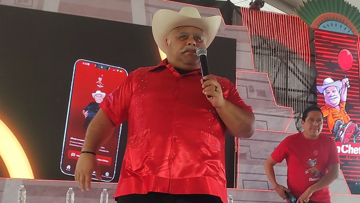 Don Cheto reafirma su apoyo a los migrantes y lanza su app en León
