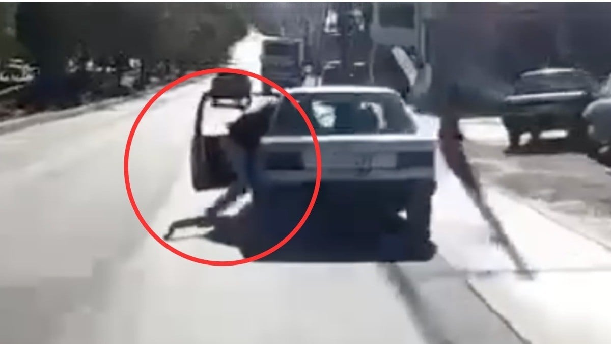 “¡Habla a la Policía!” Roban mochila a repartidor, los persigue y se lo llevan arrastrando