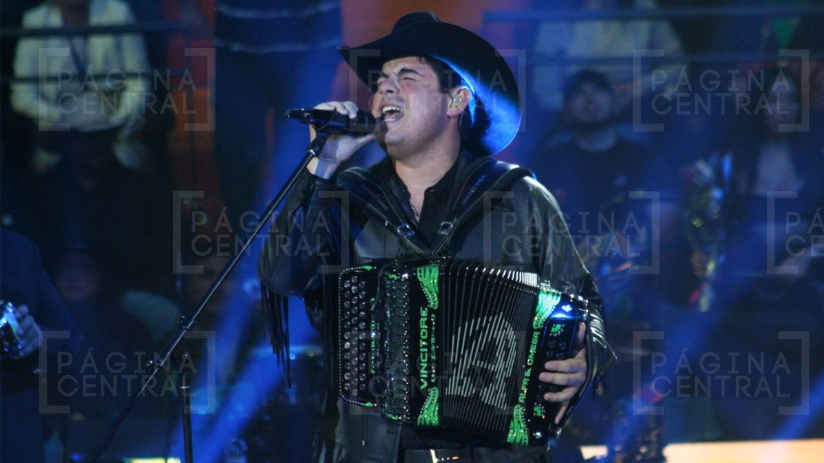 Alfredo Olivas conquista León: Palenque lleno, boletos agotados y una noche inolvidable