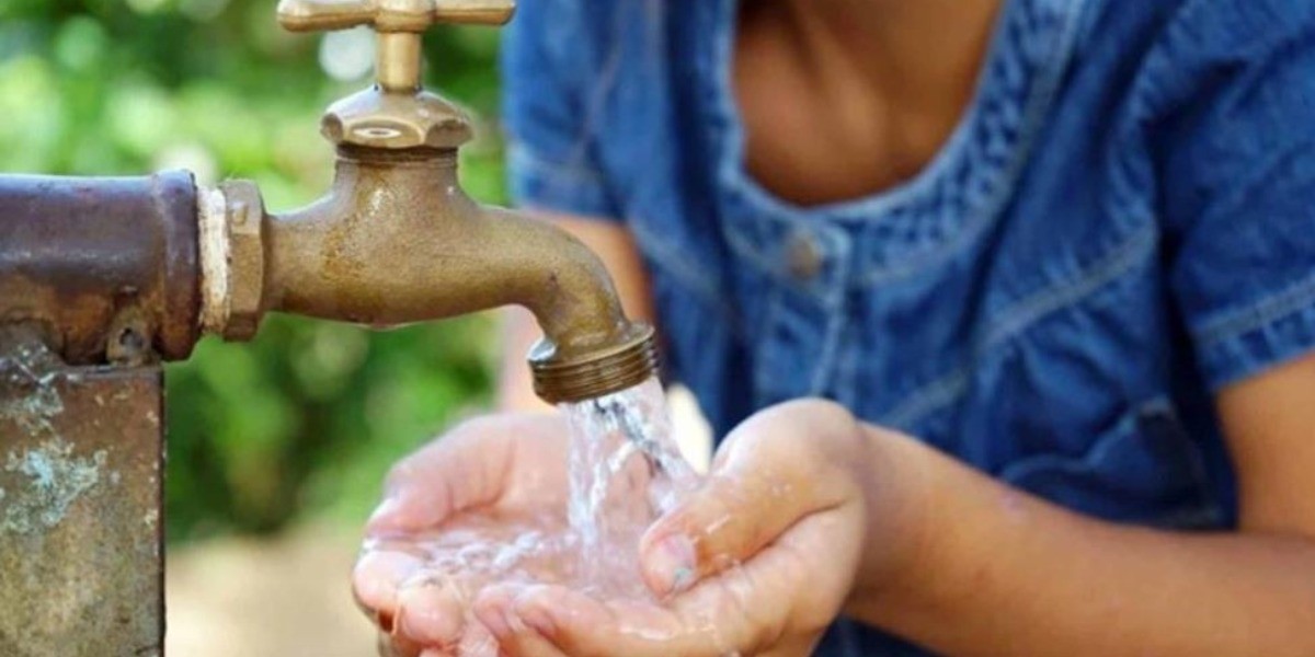 Llevan agua potable a 156 familias leonesas de zonas irregulares