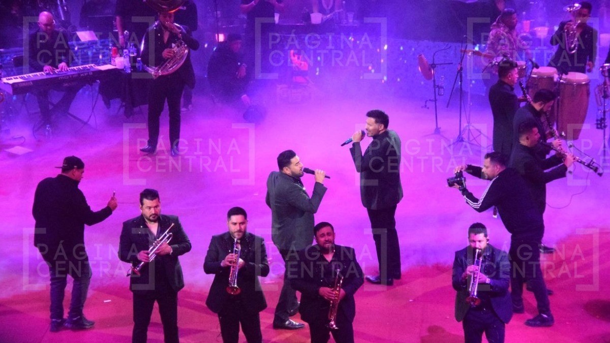 “¡Quiero seeeer el amor de tu almaaa!“ Banda MS convierte el palenque en una fiesta