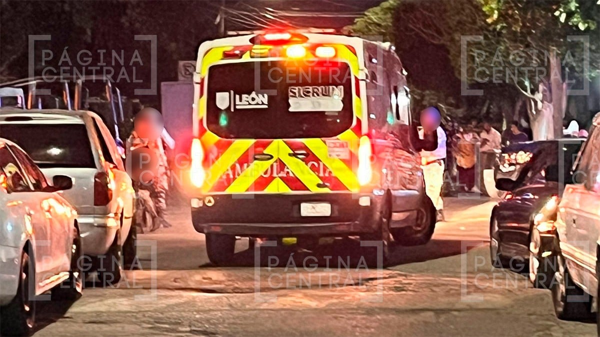 Mujer es atacada a balazos dentro de una casa por individuos que viajaban en motocicleta