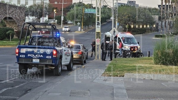 Motociclista derrapa en Cerro Gordo, cae de lleno con la cara y así lo encontraron
