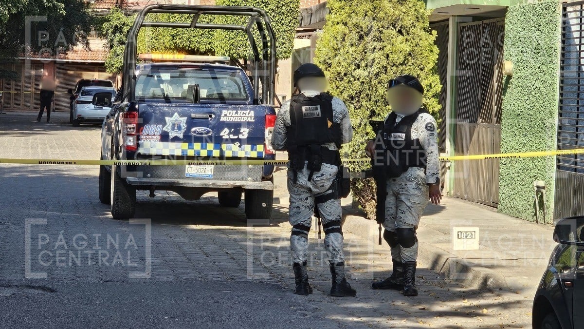 Asaltantes le quitan portafolio a adulto mayor en Jardines de Oriente y lo balean 2 veces