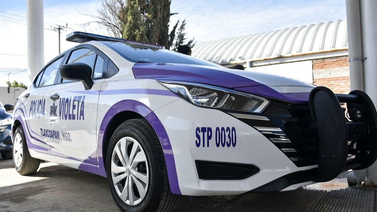 Policías se detienen para atender un accidente... ¡y les roban la patrulla!