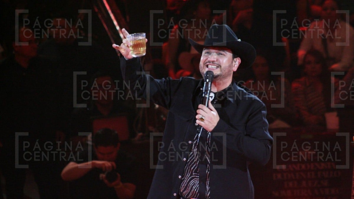 “¡Yo sé por qué baila la nena!“ Edén Muñoz llena de música y fiesta el Palenque de León