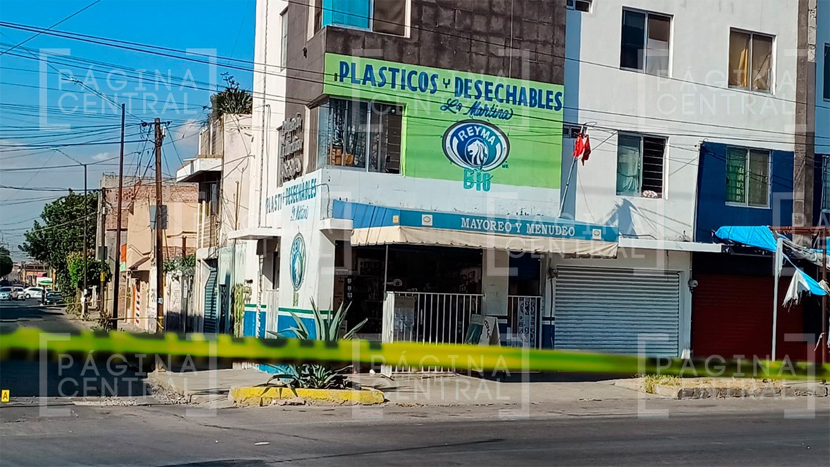 Sujetos armados irrumpen en un negocio de desechables y matan a una empleada