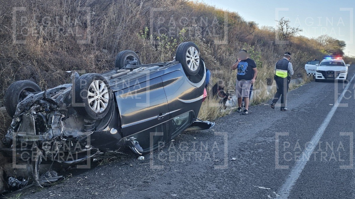 Leonesa iba a trabajar a Lagos, perdió el control de auto y volcó en la curva del pato